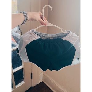 VINTAGE NEW BALANCE SHORTS// SIZE S